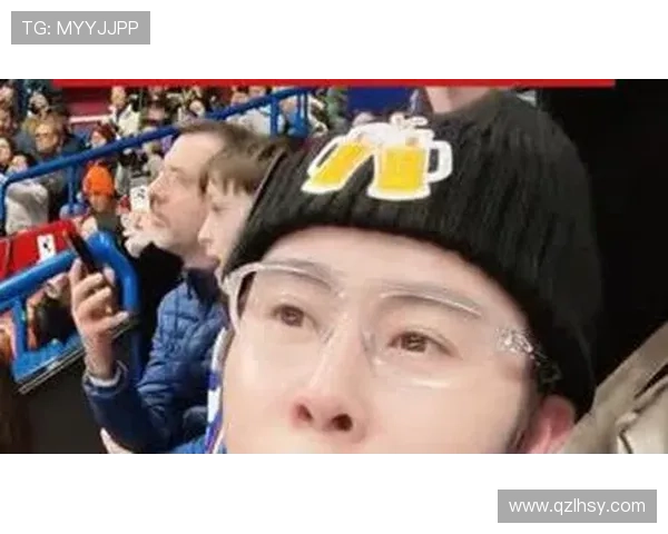 王濛训练完顺手买个包，教练在后面追着喊别刷爆卡